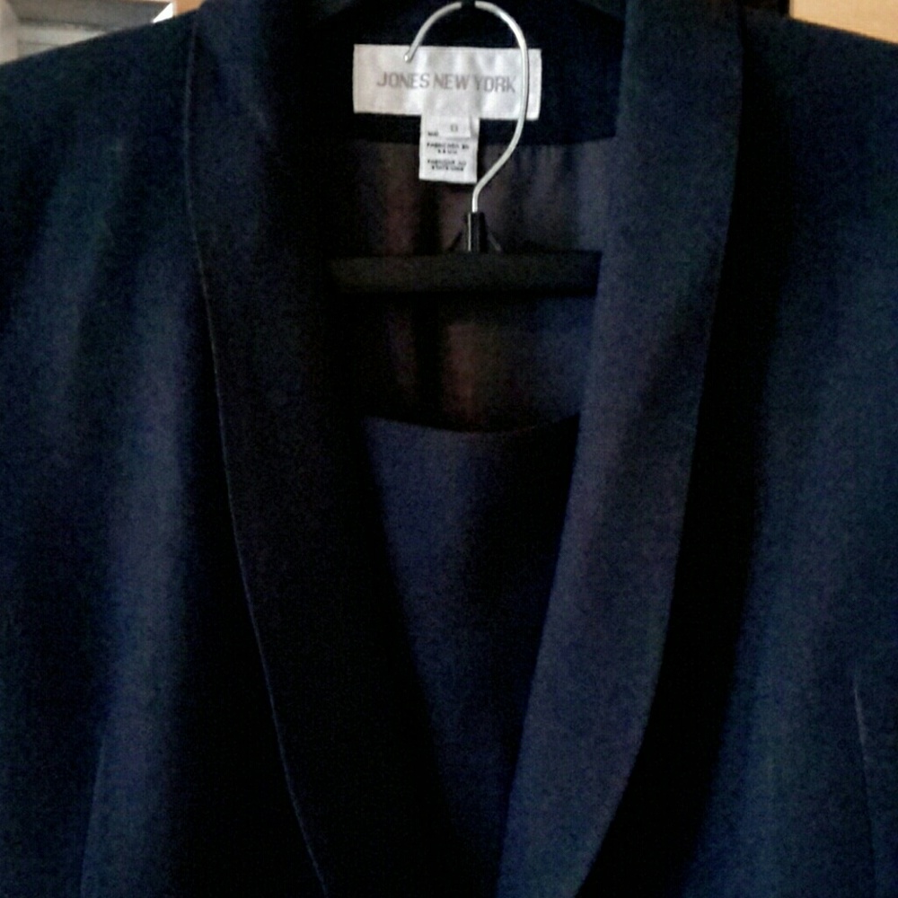 Ladies skirt suit